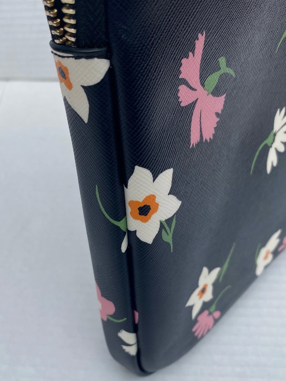 kate spade Laptop Cover 15" Kate Spade Original 🌸🪷✨ - Picture 10 of 15